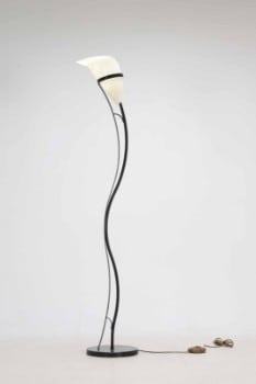 Italiensk design: Liljeformet standerlampe af metal og mundblæst glas, 1980erne