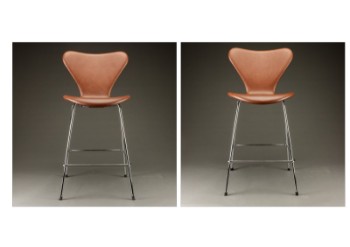 Arne Jacobsen. Par Syver barstole i mokka læder, model 3197 (2)