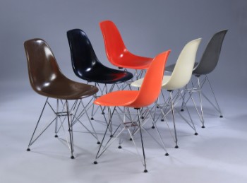 Charles Eames. Set of six shell chairs, model DSR fiberglass - Multicolor (6)