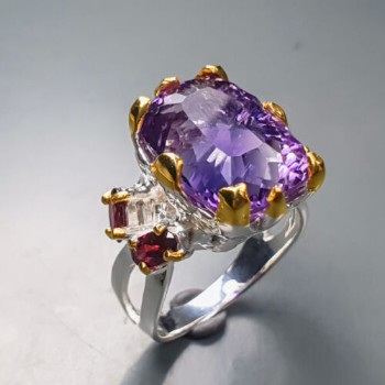 Amethyst ring of gold-plated and rhodium-plated sterling silver
