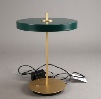 Søren Ravn Christensen for Umage. Bordlampe med USB-opladning, model Asteria Table, forest green