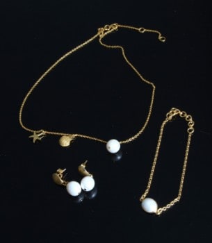 Smykkesæt med lyse perler (4)