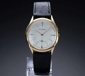 LeCoultre. Vintage mens watch in 14 kt. gold with silver disc, approx. The 1950s