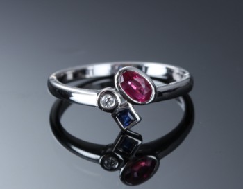 Ruby, sapphire and diamond ring, 14 kt white gold.