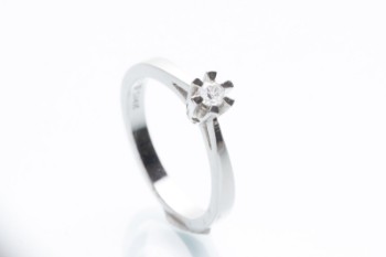Brilliant ring of 14 kt white gold, 0.10 ct