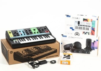 Moog Grandmother Synth samt et par Arturia Mini (3)