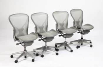 Donald Chadwick & William Stump. Four multi-adjustable office chairs, model Aeron, size B, gray (4)