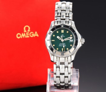 Omega Seamaster 300M Jacques Mayol. Limited womens watch in steel with green dial - box + certificate. 1996