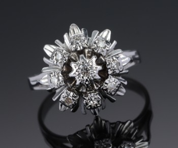 French vintage diamond rose ring of 18 kt. white gold